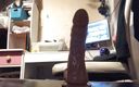 Huge kiwi: Pressar en enorm pump upp dildo i min tajta röv