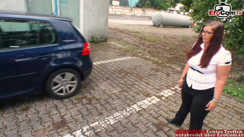 EroCom: Fat slut with a fat ass and glasses seduces a...