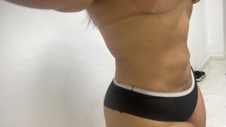 zendella usain: BbW s velkým zadem dostává masáž