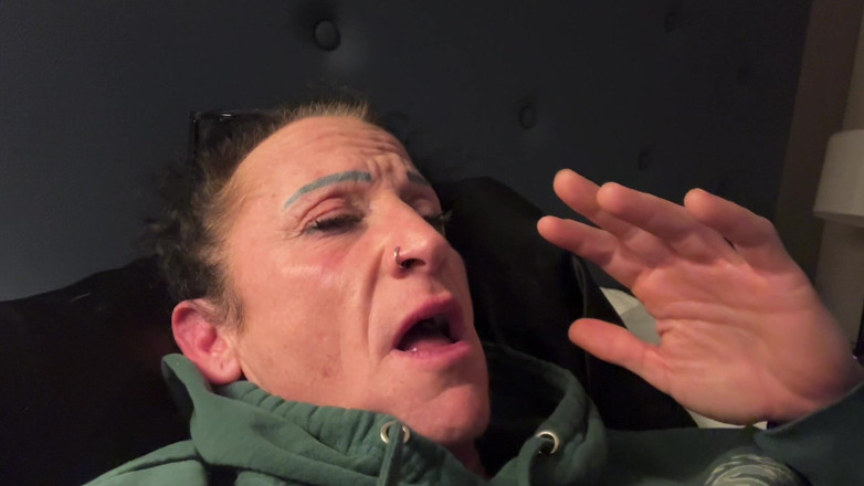 Kandylegsxxx: Kandys Bedtime Sneezing