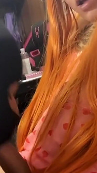 L'uomo sposato mi succhia e io sborro