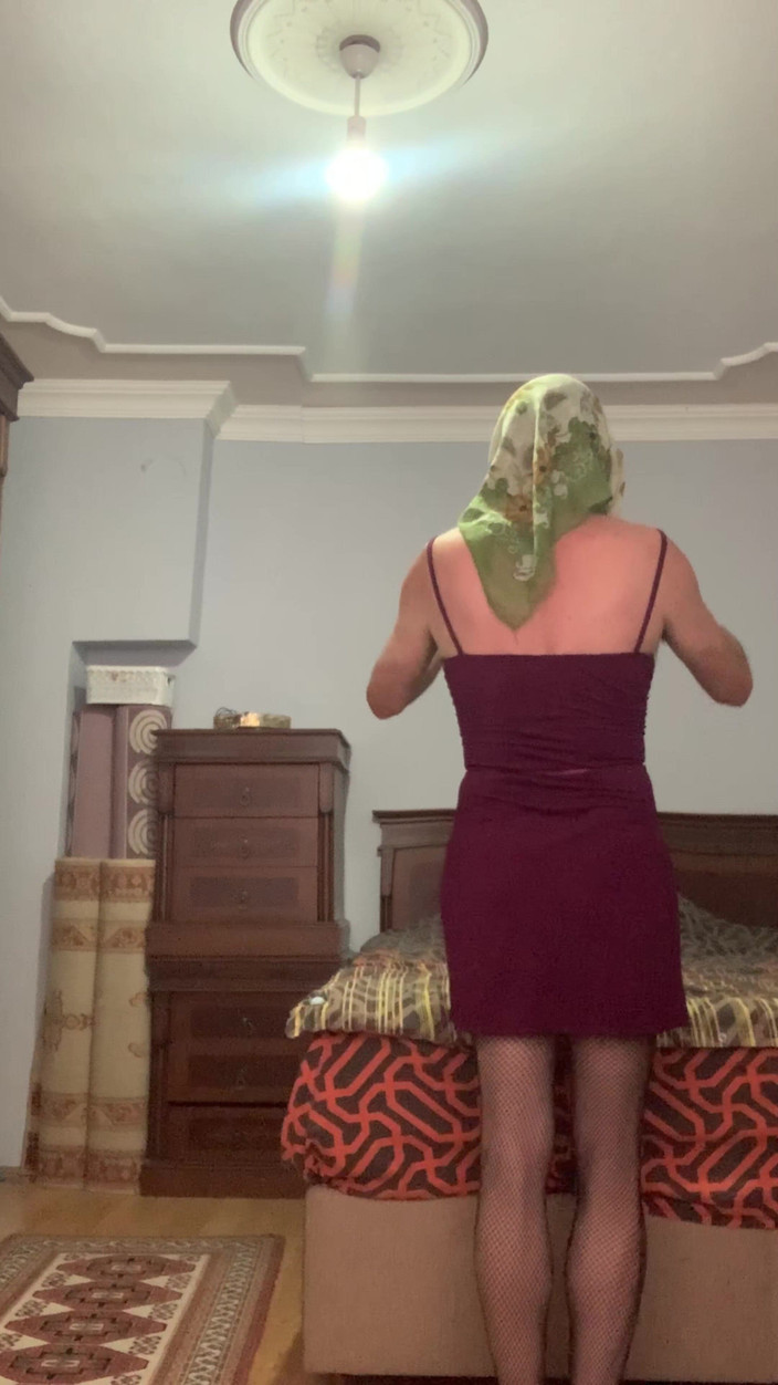 cd_aysemmm: Tesettürlü büyük götlü üvey annem soyunuyor