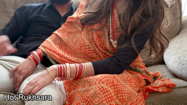 hot_rukhsara: Une femme infidèle raconte à son mari une histoire de sexe...