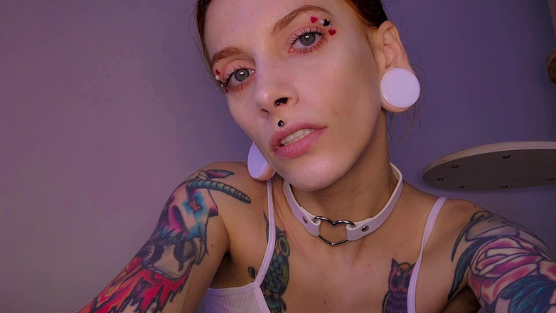 TattoedGirl666: Krásná děvka ukazuje její hezkou tvář