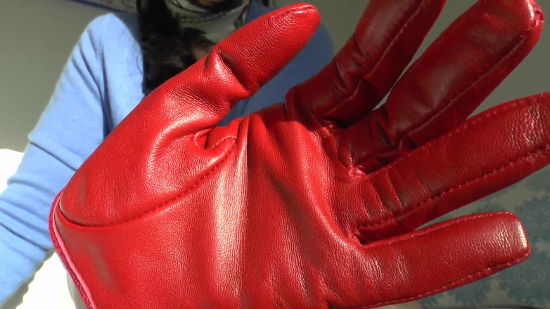 Lady Victoria Valente: Aujourd’hui, c’est le jour de ton sperme ! Gants en cuir...