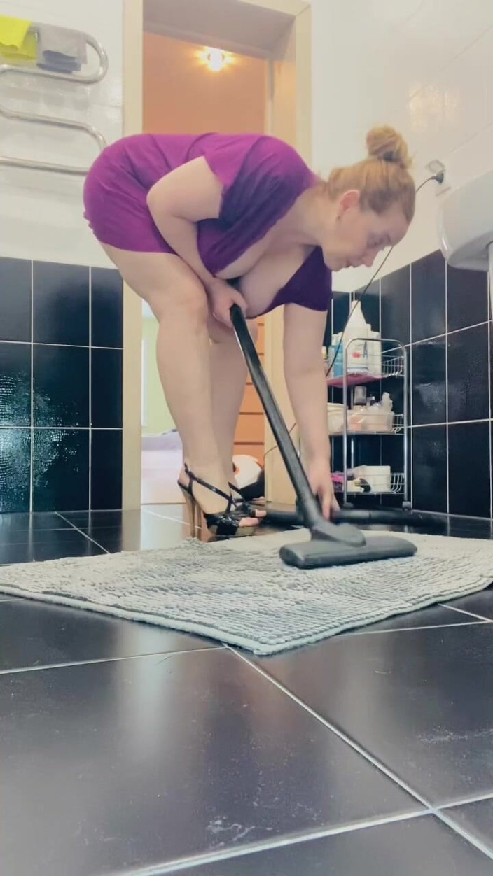 VikkiGeorgia: Aspirando con highheels