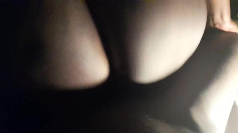 SweetCake: Wanita berpantat besar menunggang zakar hitam besar dengan kote hitam...