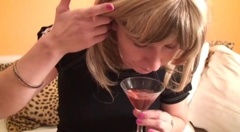 Femdom Austria: Fetishqueen Lucilla çok özel bir aperatif servis ettin