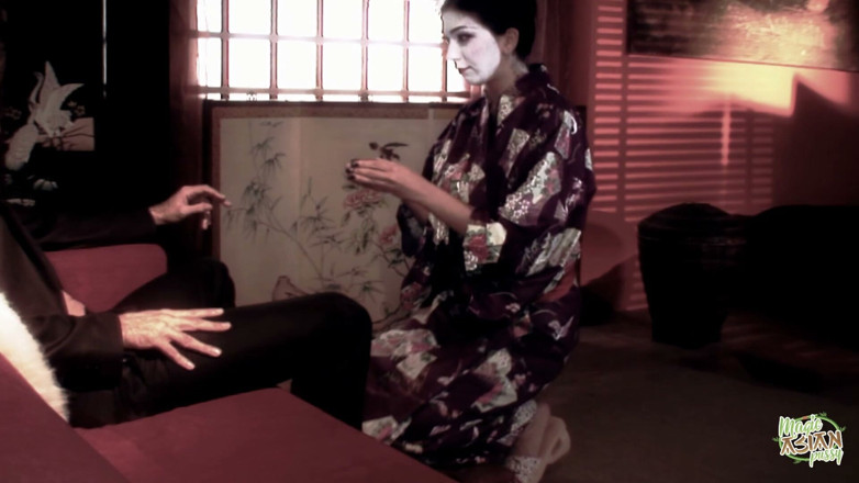 Magic Asian Pussy: Una sesión de cosplay donde la geisha te guiará a...