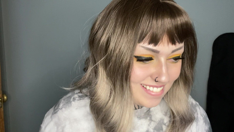 Miss Valentina: Wank in Bed Next to Wifey