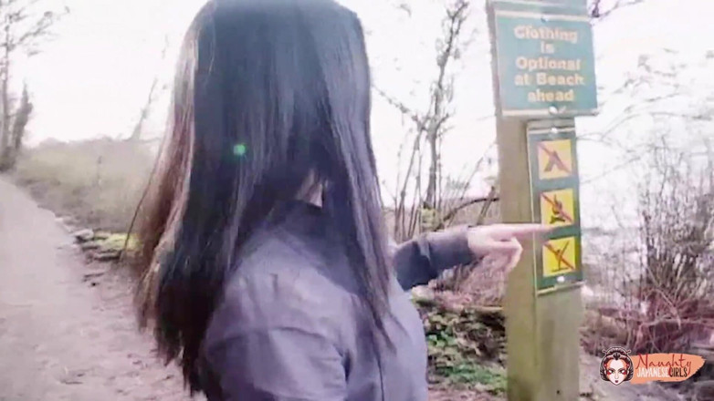 Naughty Japanese Girls: Se déshabiller sur une plage est une tournure tellement énorme pour...