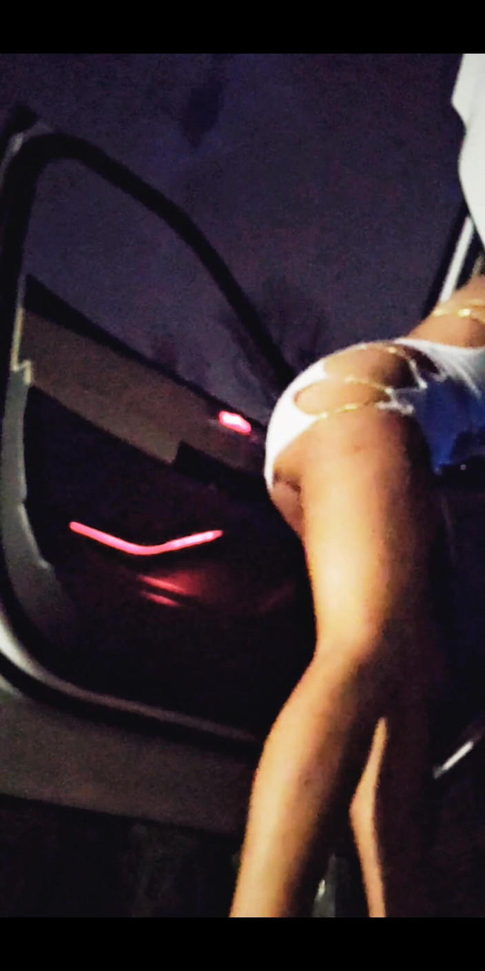 Alor Taylor: Na zewnątrz po seksie biorąc sikanie