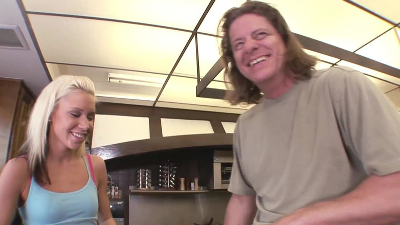 Cute teen: Fresca buceta Kacey Jordan uma loira prostituta é fodida na buceta