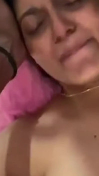 Îmi fut tare sora vitregă și îi arăt că nu sunt homosexual, ajung să ejaculez în ea