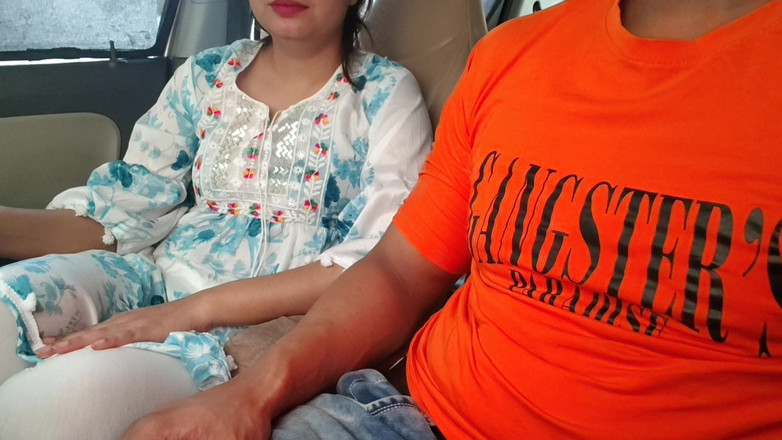 Hornycouple149: Saara la bhabhi desi indienne mignonne dans une voiture dans...