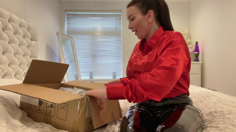 Sophie James: 新しいBBCダッチワイフの箱を開けたときの本当の幸せの表情