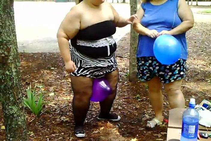 BBW nurse Vicki adventures with friends: 2 bbws are balloon blowing and popping