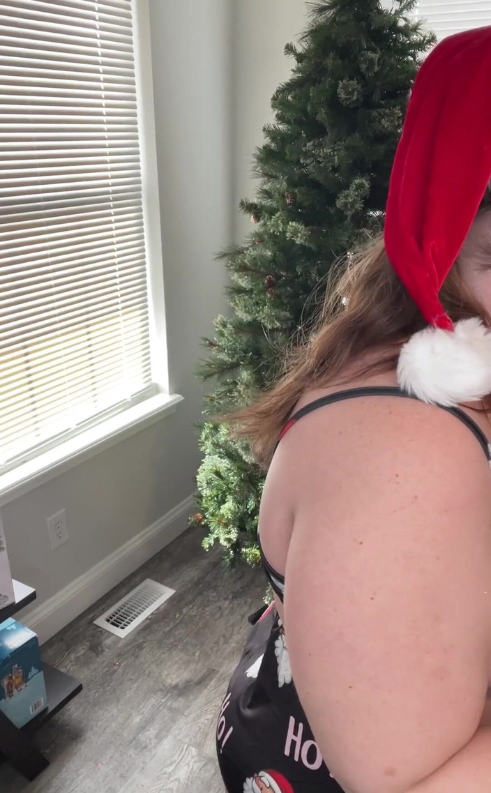 KinkyKatie: Украси дерево со мной!