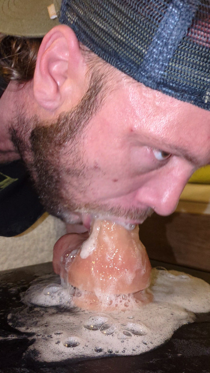 Deepthroat Madness: Playing with Huge Amount of Saliva Doing Bubbles and Deepthroat