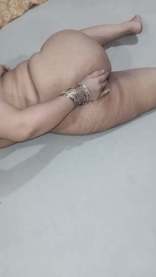 Yasmeen: Me estaba poniendo muy caliente, quería que me follaran el...