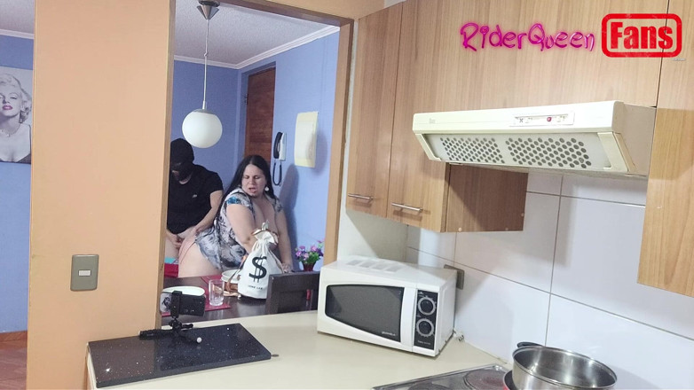 Riderqueen: Videos for Fans: a Masked Young Man Fucks Me in...