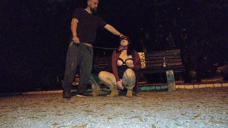 Toilet Mommy: Ovládaná a na vodítku v legínách &amp; Vysoké boty