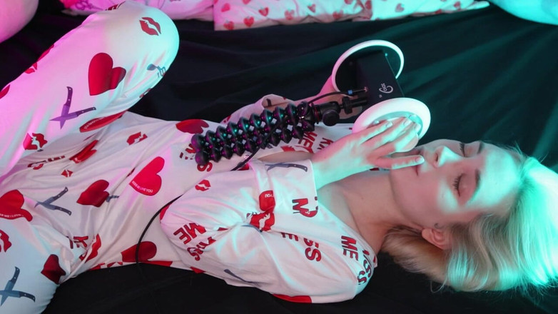 Loly Nebel Studio: Suara Mulut Asmr &amp; Bisikan