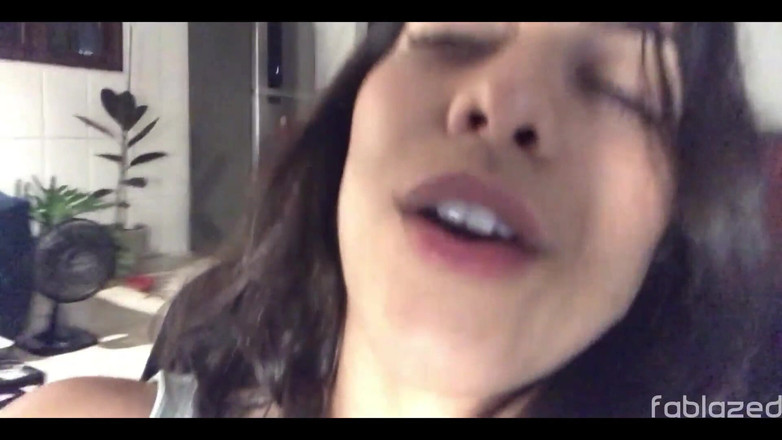 Fablazed: "Czy chcesz polizać moją cipkę lub pieprzyć to?" - masturbuję się...