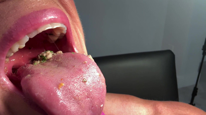 Kandylegsxxx: Kandys crush: cuck middag slukar