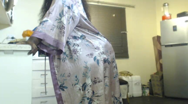 Legendary Booty Overdose: Negresă grasă cu țâțe mari săltărețe și se masturbează