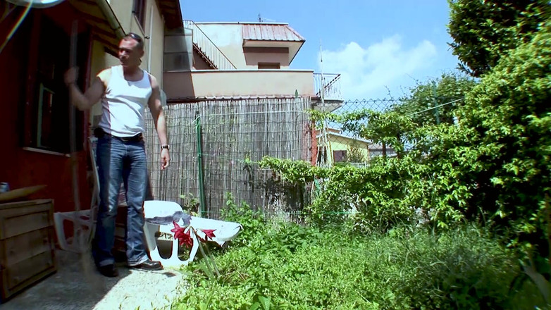 Bangora shemales: Zralá brunetka má snědenou a vyprstěnou chlupatou kundičku