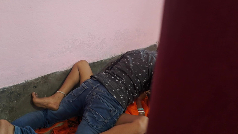 Trilokinath: Bhabhi trẻ trung xinh đẹp