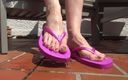 Lady Victoria Valente: Cold water shower for my feet in flip flops