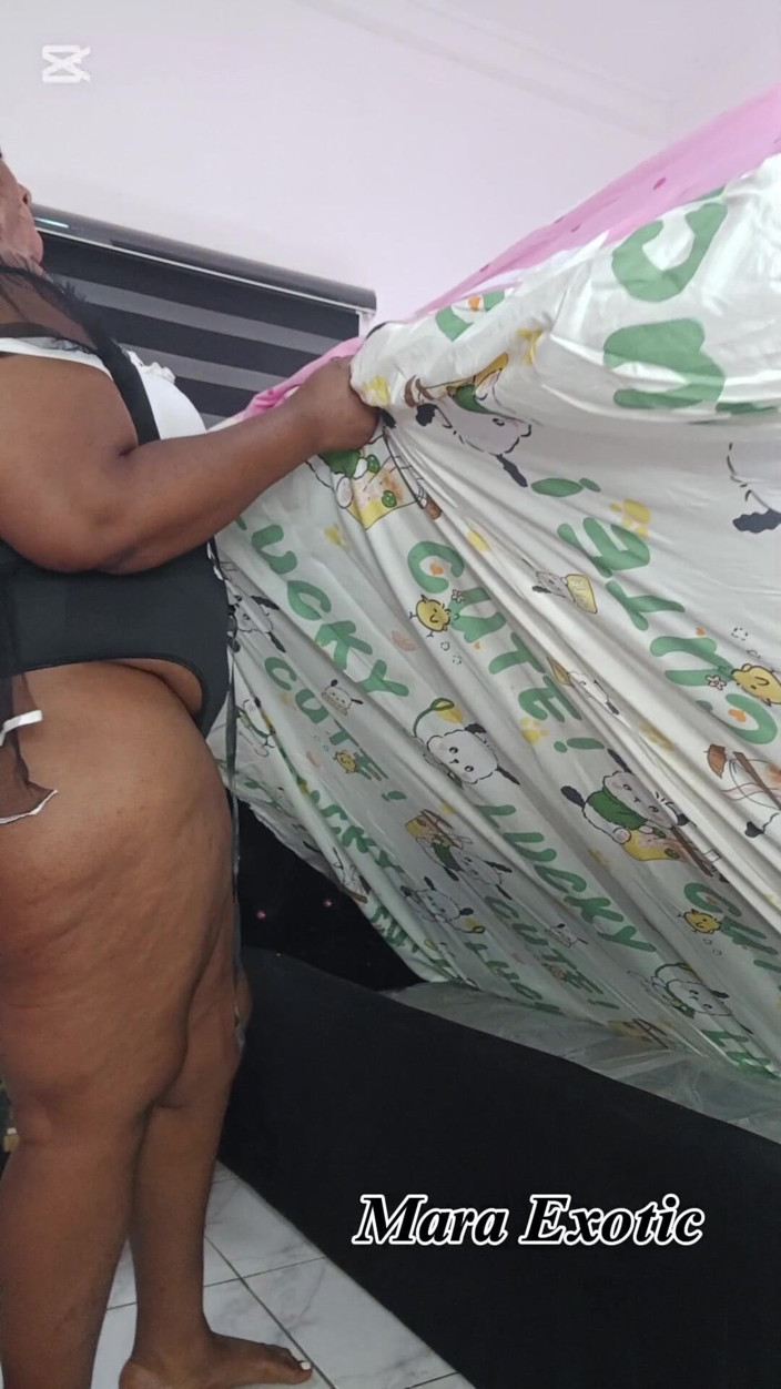 Mara Exotic: Rutinitas tante seksi kulit hitam bersih-bersih di rumah - mara exotic...