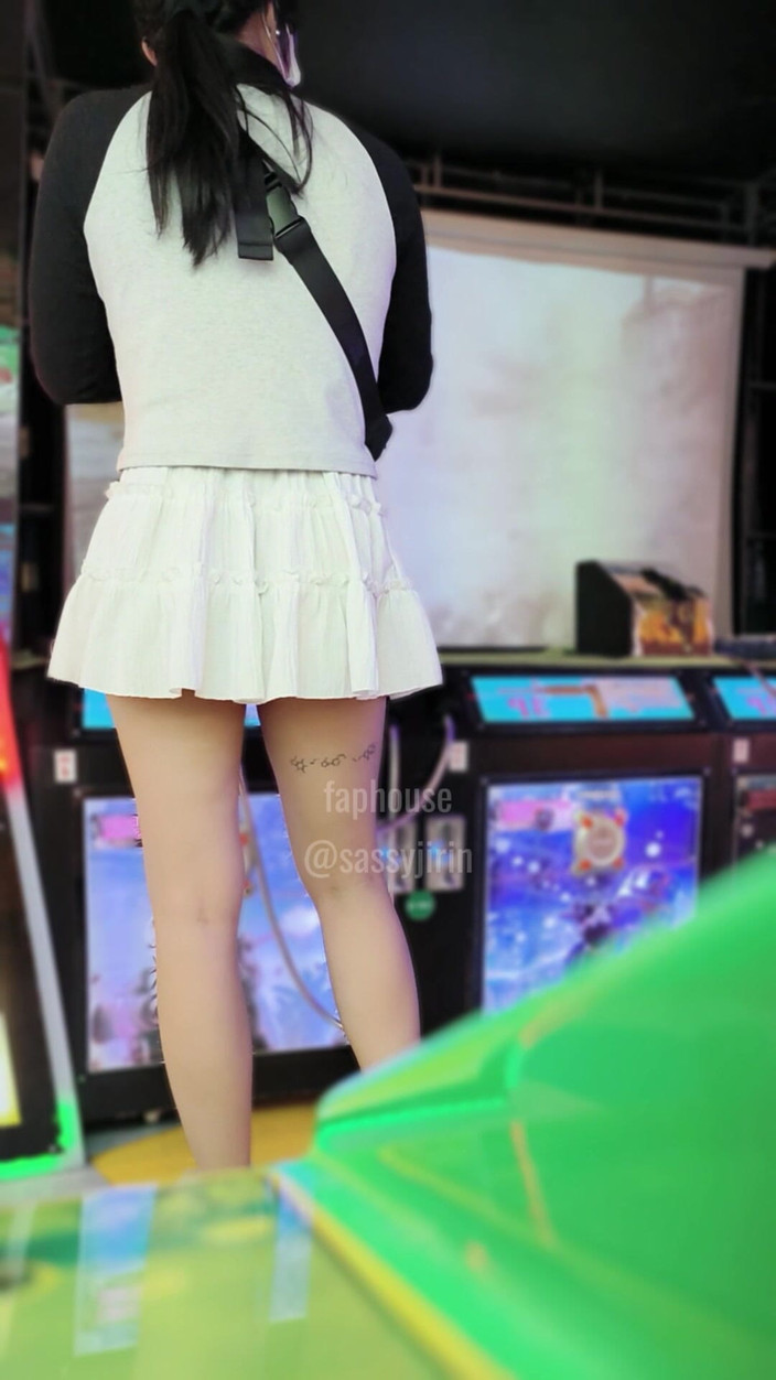 Caged sissy: Caged Sissy: Arkády 1. pokus