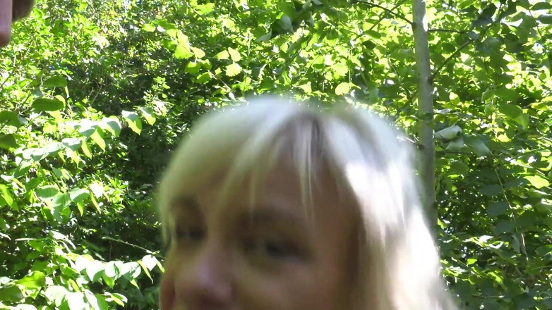 HPG Production: Harika sarışın orta yaşlı seksi kadın büyük Fransız yarağını emiyor 5200