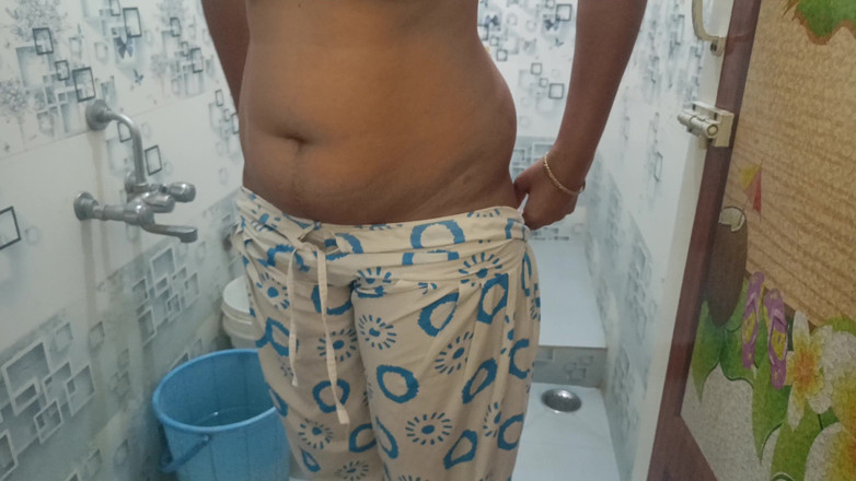 Apple baby: Estructura caliente ama de casa bañándose video viral