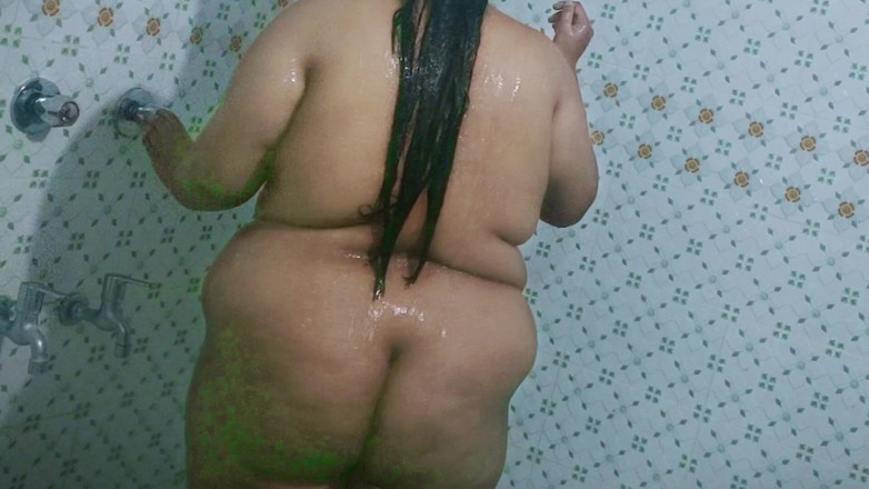 Your Boy's Cum: Bhabhi panas Moti Mallu di tandas awam selepas berkongkek dengan...