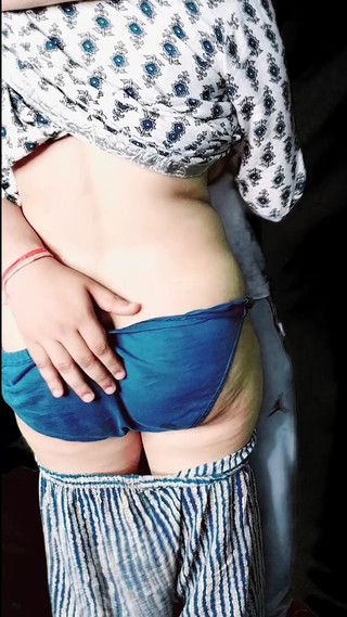 Vicky Thakur: Ex-freundin spielen mit freund