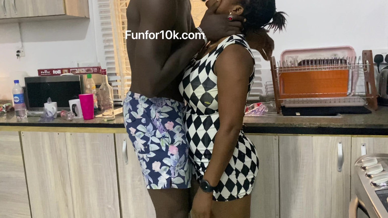 Funfor10k straight videos only: Seks threesome di dapur