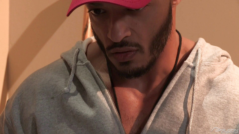 Falcon Studios: Entrenador folla pervertido toalla boy en vestuario - FalconStudios