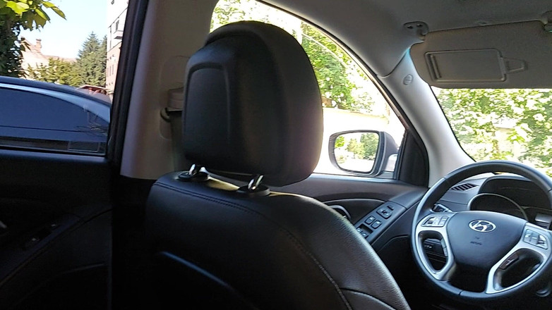 Step Mommy: 스타킹과 힐을 신고 있는 동안 배다른 아들에게 차에 풋잡을 줘. Xstepmommyx