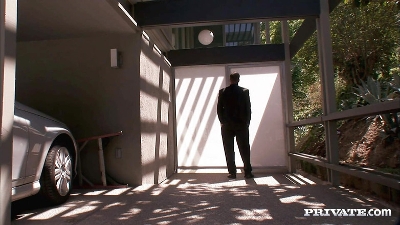 Private.com: 의붓딸 방에서 섹스하는 데 걸린 비공개 Nina Hartley