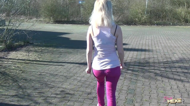 Blondehexe: Outdoor-hobbyhure