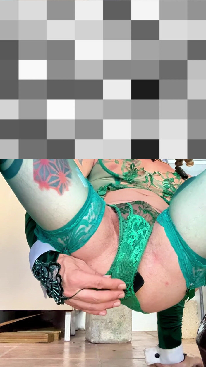 Benito414: Söt femboy mycket sexig strumpa underkläder som visar sina trosor...