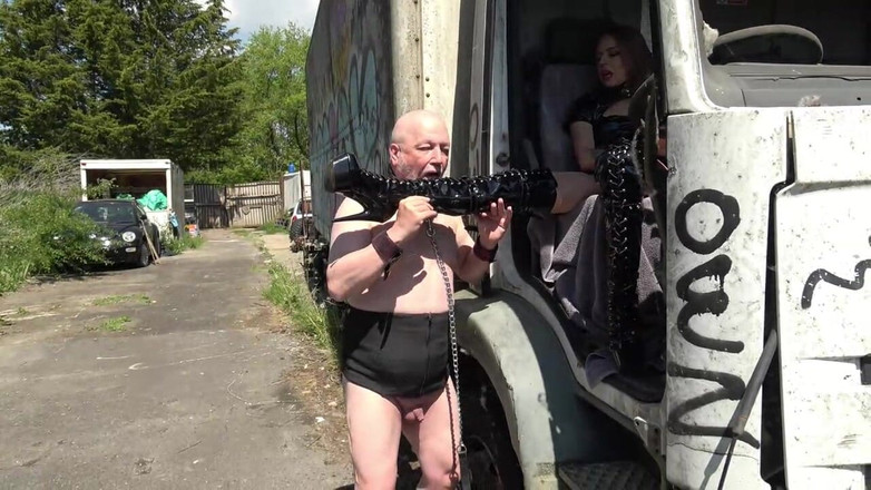 Lady boss: Percubaan - Menyembah But