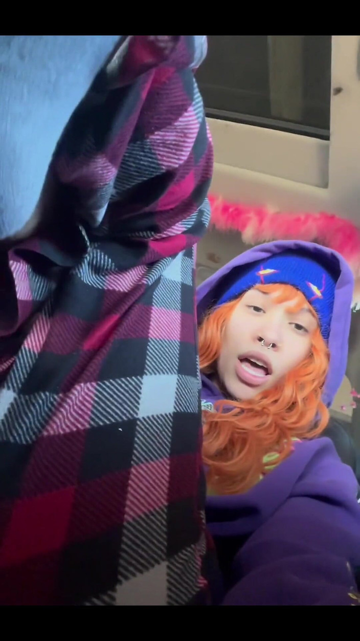 theunholychi: Pisciare di nascosto