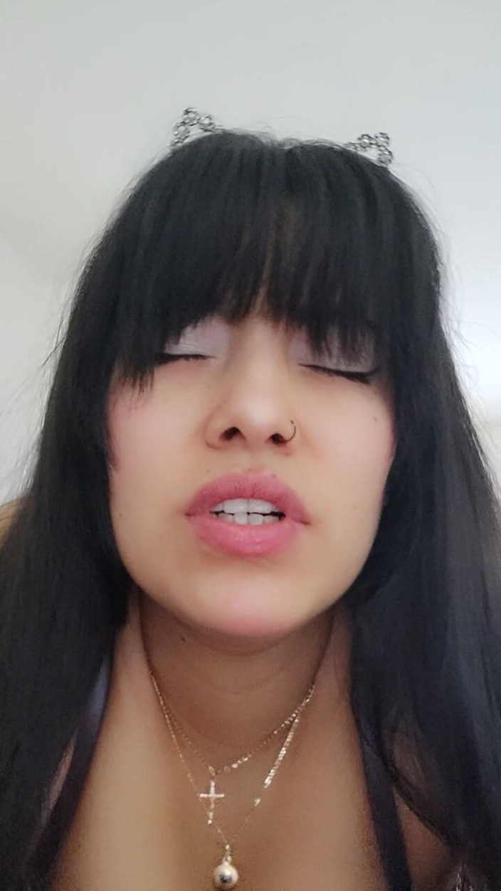 Maquinasperfectas: Une jeune mouffette se masturbe