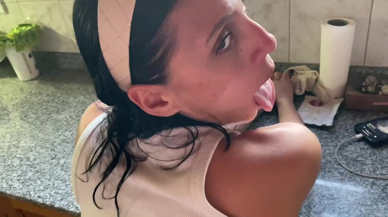 Lynn Scream: Com a namorada do meu melhor amigo quando ele não...