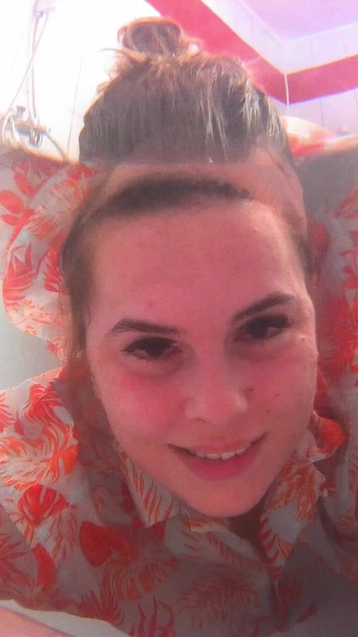 Sexy_Emeli: Breath Holding Underwater in Bathtub and Record with Waterproof Camera